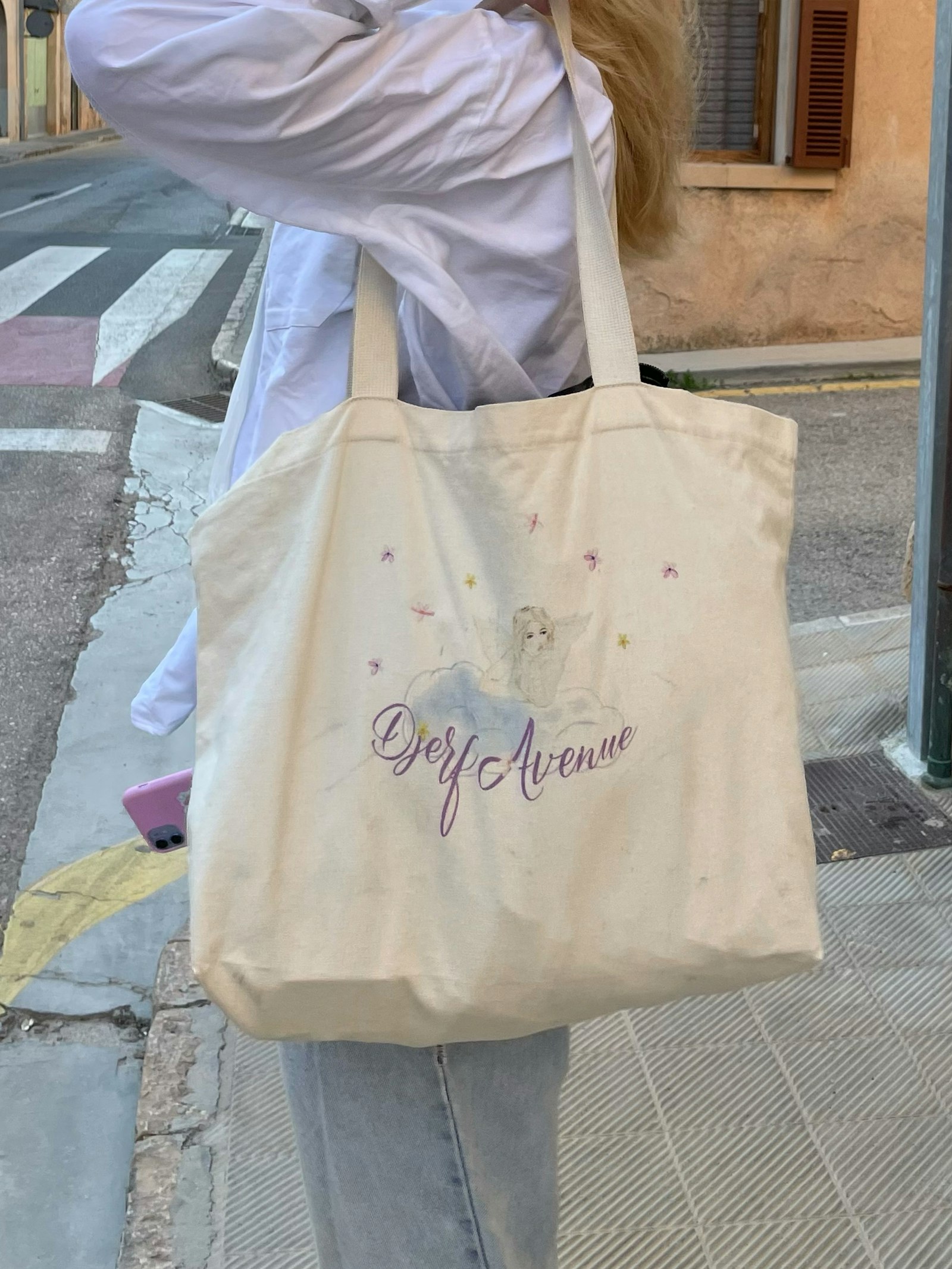 Wholesale custom beach tote bags. Stylish, spacious, and ideal for summer promotions.